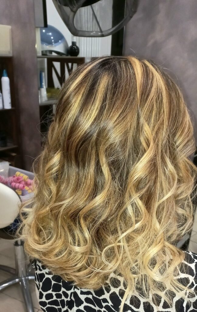 482302654_9233627780006807_696219690238001208_n Parrucchiere per tinte senza ammoniaca a Bologna